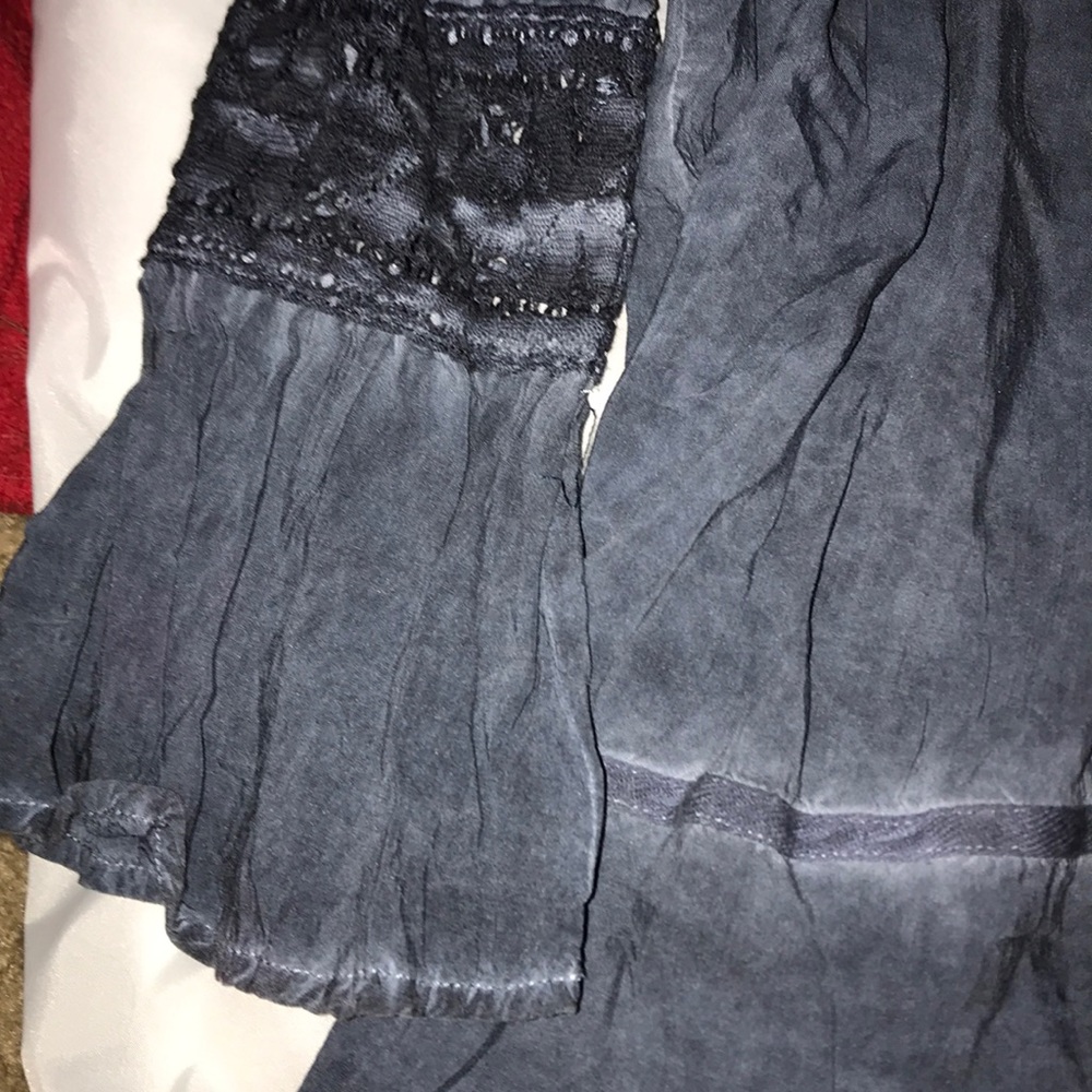 blouse - Picture 2 of 2